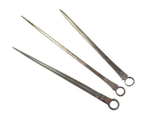 each with tapering blade and simple ring handle, the first by Peter, Ann and William Bateman, London 1800, overall length 28c