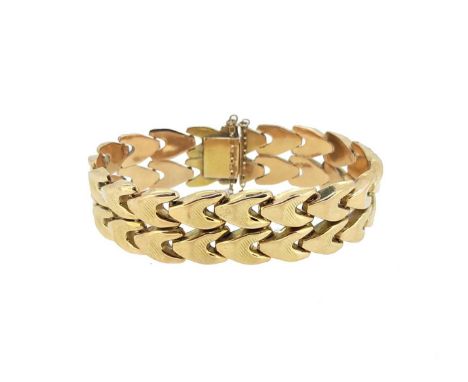 a double row of chevron style links with textured and plain polished finish, length 17cm, width 16mm, push-in clasp with a sa