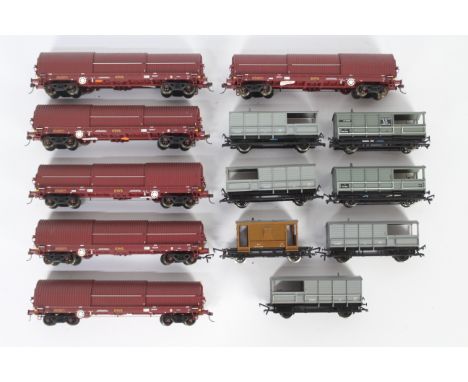 Hornby, Bachmann; Airfix , Hornby Dublo  - 13 unboxed OO gauge freight rolling stock wagons. Lot includes Bachmann #37625 BRA