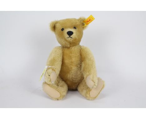 Steiff - An unboxed Steiff 'Classic' #001727 Golden mohair jointed bear. The bear which measures approximately 25cms in heigh