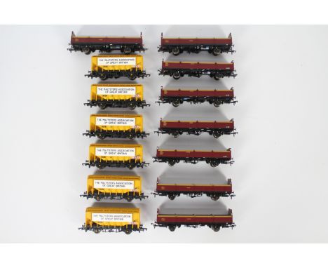 Bachmann - 14 unboxed OO gauge Grain and Open Wagons from Bachmann. Lot consists of Bachmann #33126A 35T Bulk Grain wagon in 