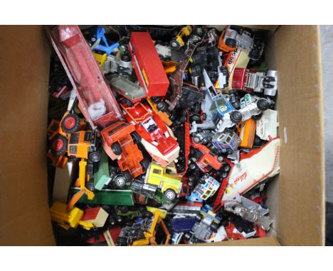 Matchbox, Corgi, Dinky Toys, Others - A large unboxed collection of play worn diecast model vehicles in various scales. Lot i