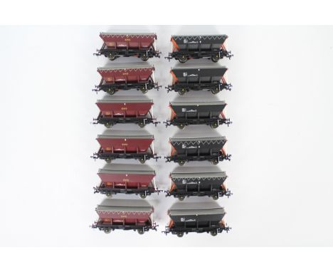 Bachmann - A rake of 12 unboxed OO gauge 46T Hopper Wagons from Bachmann. Lot consists of Bachmann #33576 CEA Covered Hopper 
