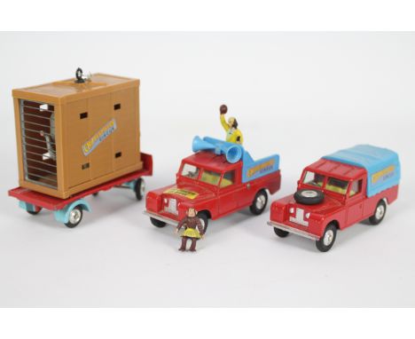 Corgi - Chipperfields - 2 x unboxed Chipperfields Land Rover models, the Parade Vehicle # 487 with clown and chimpanzee figur