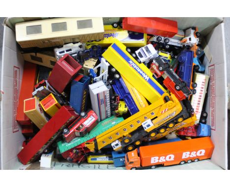Corgi, Matchbox, Others - A large quantity of unboxed mainly diecast plus some plastic model vehicles in various scales. Lot 