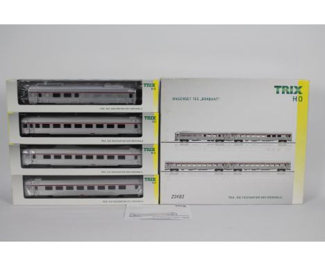 Trix - A boxed HO scale Brabant TTE Car set # 23483 The four cars in this set appear Mint in Mint boxes in a Very Good outer 