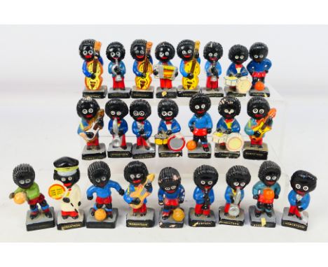 Robertson - Approximately 25 unboxed hand painted Golly figurines. Items show sign of wear but appear in over all good condit