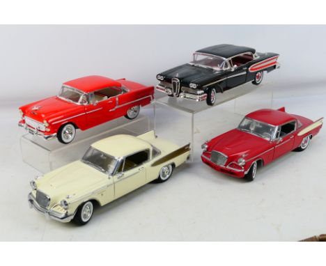 Ertl - Road Signature - Motor City Classics - 4 x unboxed classic American cars in 1:18 scale Studebaker Golden Hawk x 2, Eds