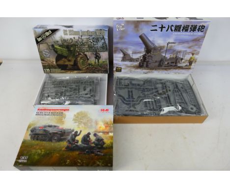 Border ICM - Das Werk - Three boxed 1:35 scale plastic military model kits. Lot consists of Das Werk DW35023 US 155mm Howitze
