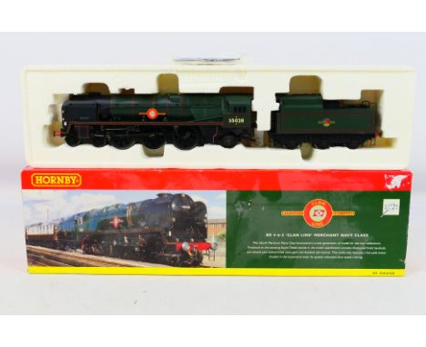 Hornby - A boxed OO gauge Hornby SUPER DETAIL R2169 Merchant Navy Class 4-6-2 steam locomotive and tender Op.No. 35028 ''Clan