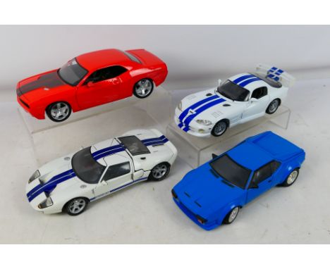 Hot Wheels - Maisto - Beanstalk - 4 x unboxed cars in 1:18 scale, De Tomaso Pantera, Ford GT, Dodge Challenger and Dodge Vipe