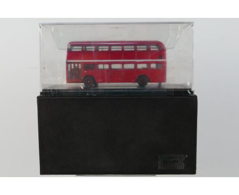 Resin Specialist - A boxed 1/76 scale #RS-76605 London Transport Front Entrance, Rear Engine Routemaster FRM1 (190 of 500). I