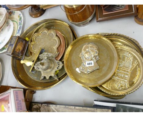 Good decorative brassware including inkwell, trays etc