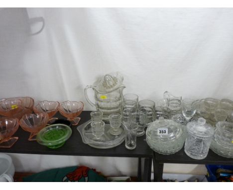 Mixed parcel of art and similar glassware