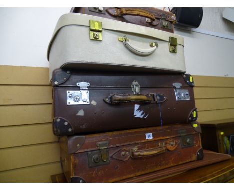 Parcel of four vintage suitcases