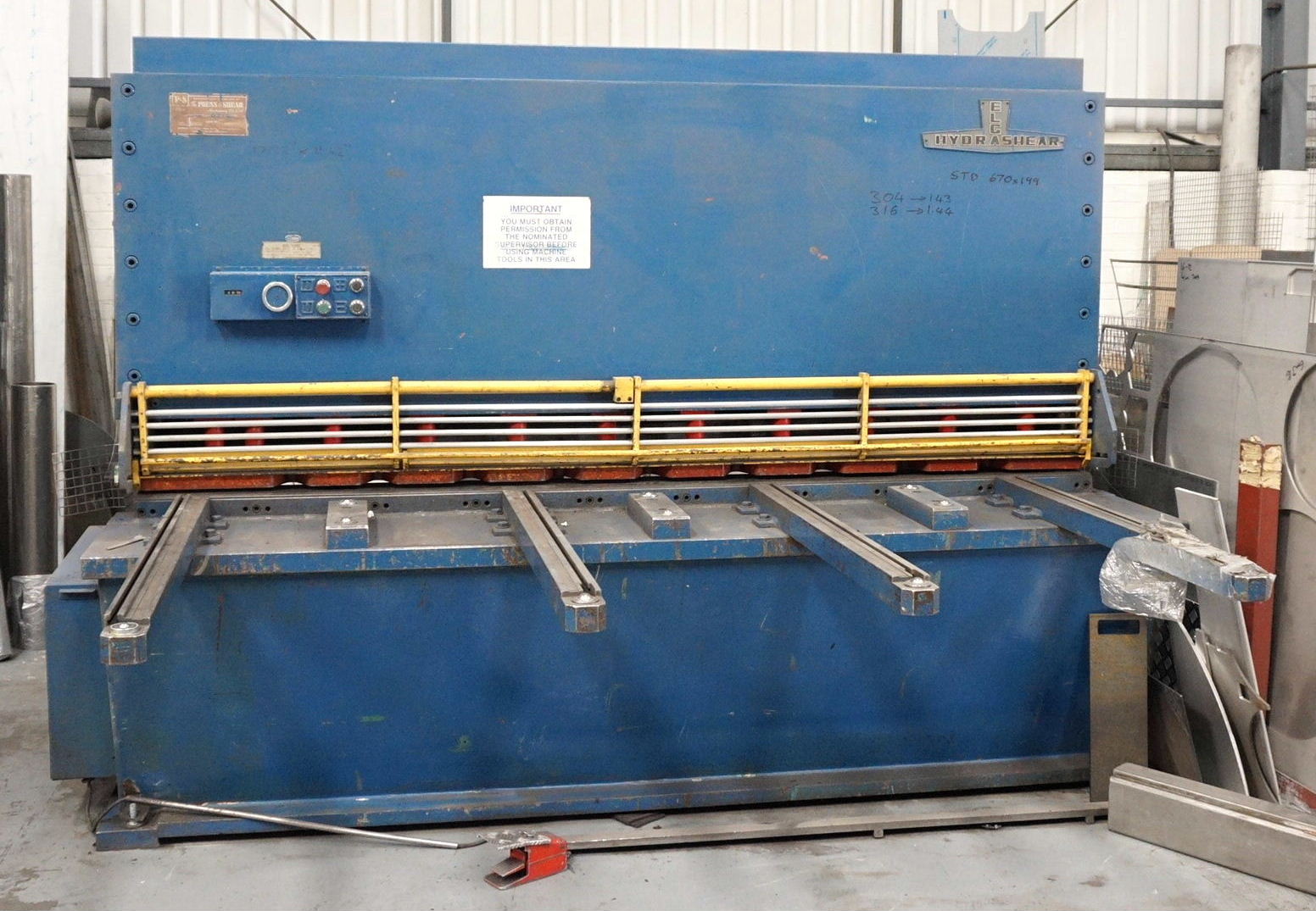 Lot 16 - A Press and Shear Elga Hydrashear 8ft x .5in Power Guillotine No