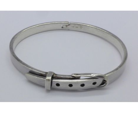 A silver 'belt' bangle, 25g