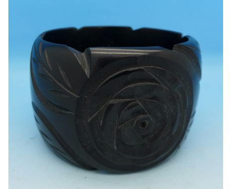 An Art Deco carved bangle, possible Bakelite, inside diameter 6.5cm