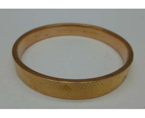 A 9ct gold bangle, Chester 1922, 13.9g, a/f, (dents)