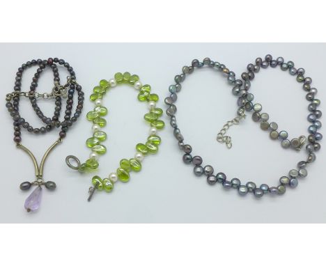 A silver, black pearl and amethyst necklet, a black pearl necklet and a peridot bracelet