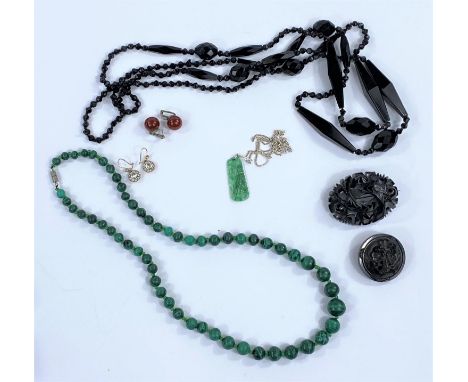 A necklace of graduating malachite beads; a long French jet necklace; 2 Whitby jet brooches; a jade coloured pendant; etc. 
