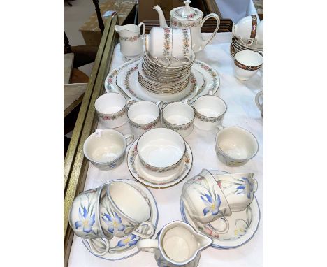A Paragon Belinda part dinner and tea service, 25 pieces approx; 13 pieces of Villeroy &amp; Boch teaware 
