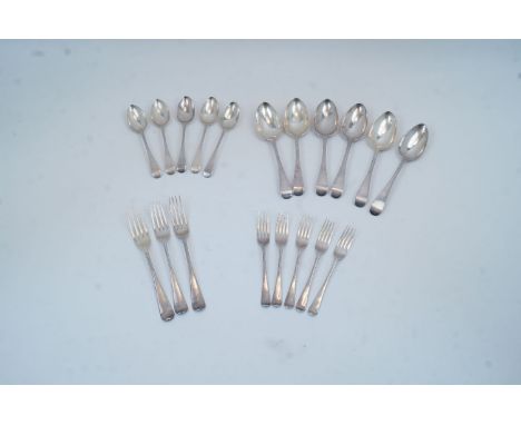 A group of silver, to include: a George III Old English spoon, London, 1786, George Smith (III) & William Fearn; a George III