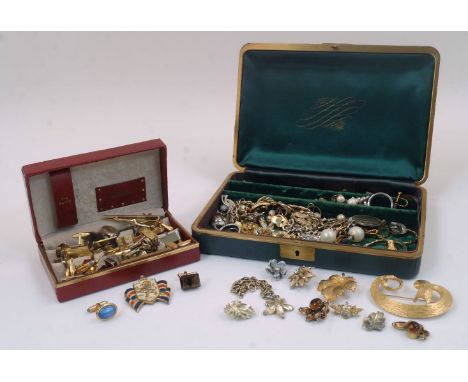 A quantity of costume jewellery and accessories, comprising various clip earrings with costume pearls, pendants, and brooches