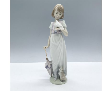 Glossy finish; Lladro backstamp. Includes the original box, dimensions: 5''L x 5.75''W x 11''H. Artist: Juan HuertaIssued: 19