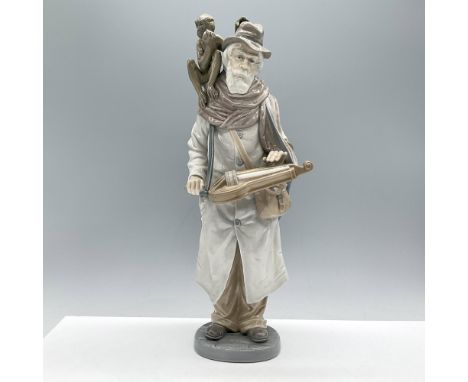 Glossy finish; Lladro backstamp. Artist: Salvador FurioIssued: 1980 - 1981Dimensions: 4''L x 5''W x 14''HManufacturer: Lladro