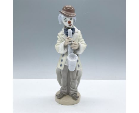 Glossy finish; Lladro backstamp. Artist: Francisco CatalaIssued: 1988 - 2018Dimensions: 3.5''L x 3''W x 8.75''HManufacturer: 