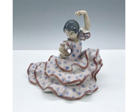 Glossy finish; Lladro backstamp. Artist: Antonio RamosIssued: 1986 - 1989Dimensions: 5.5''L x 5.75''W x 5.5''HManufacturer: L
