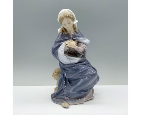 Glossy finish; Lladro backstamp. Artist: Salvador FurioIssued: 1981 - 2007Dimensions: 10"H x 6"WManufacturer: LladroCountry o