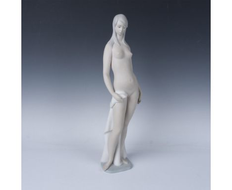 Matte finish; Lladro backstamp. Artist: Juan HuertaIssued: 1970 - 1985Dimensions: 18.5"HManufacturer: LladroCountry of Origin