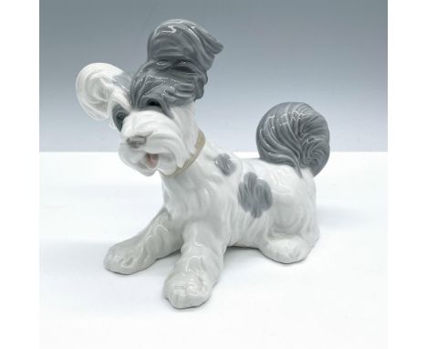 Glossy finish; Lladro backstamp. Artist: Salvador FurioIssued: 1970 - 1985Dimensions: 3''L x 6''W x 6''HManufacturer: LladroC