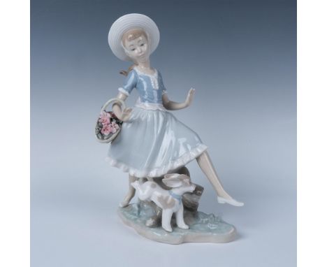 Glossy finish; Lladro backstamp. Includes the original box, dimensions: 10''L x 12.5''W x 6''H. Artist: Vicente MartinezIssue