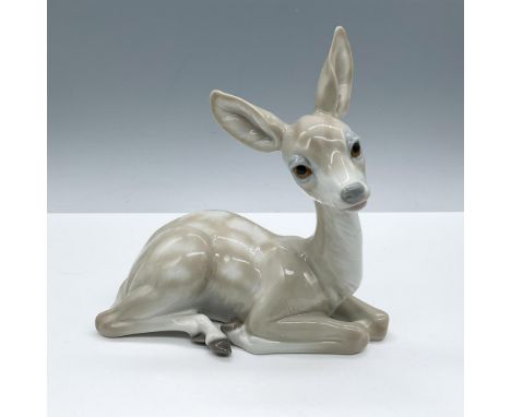 Glossy finish; Lladro backstamp. Artist: Julio FernandezIssued: 1969 - 1986Dimensions: 3''L x 6.5''W x 6.5''HManufacturer: Ll