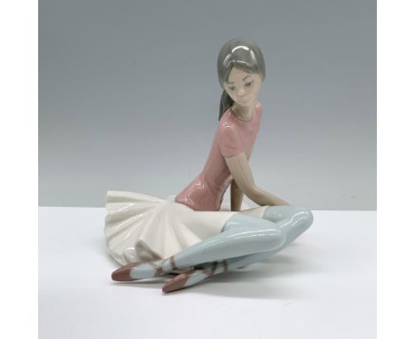 Glossy finish; Lladro backstamp. Artist: Juan HuertaIssued: 1978 - 1993Dimensions: 6.25"HManufacturer: LladroCountry of Origi