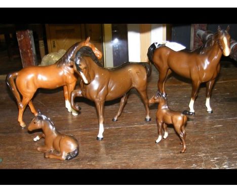 A Royal Doulton ceramic horse ornament in brown gloss, together with four others 