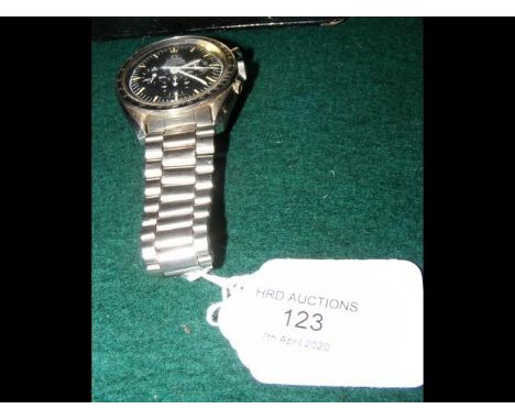 A gent's Omega Speedmaster Professional Chronographic wrist watch - stainless steel CONDITION REPORTThe watch is in ticking o