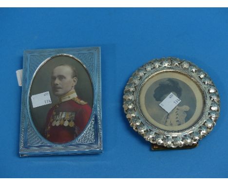 An Edwardian silver mounted circular Easel Frame, by William Neale, hallmarked Chester 1902, formed of entwining shamrock lea