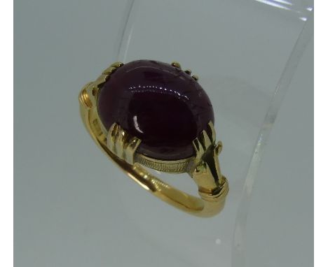 An oval cabochon Star Ruby Ring, mounted in yellow gold, with Oriental marks in shank, Size M.  