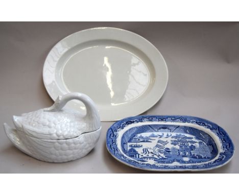 A selection of ceramics, to include a 'Copeland' pottery blue and white 'Willow' pattern meat plate Ashet, together with a wh