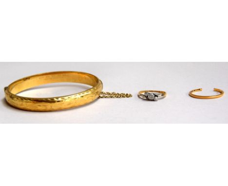 Vintage 9ct Rolled Gold Hinged Bangle / Bracelet,0,46 oz, together with a 18ct gold platinium three stone diamond ring,0,07oz