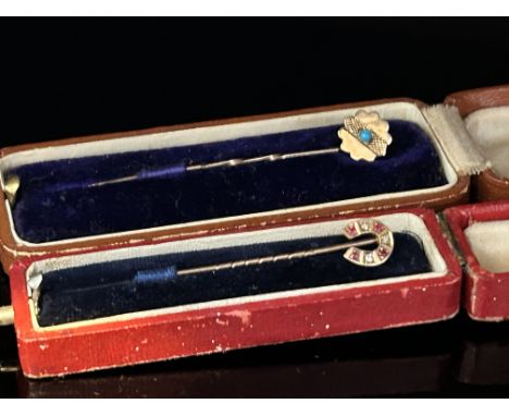 2x 9ct Gold stick pins 