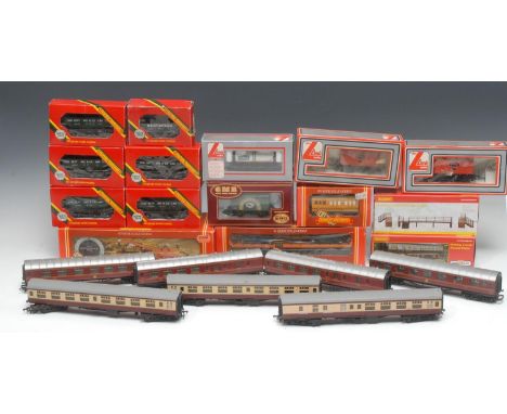 OO Gauge, comprising Airfix GMR 54310-1 12T vent van “Tate &amp; Lyle”, boxed; Lima Models 305641A6 milk tank “St.Ivel”, boxe