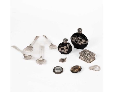A pair of silver condiment spoons, London 1898, approximately 55g, a silver repoussé trinket box, approximately 35g, a circul