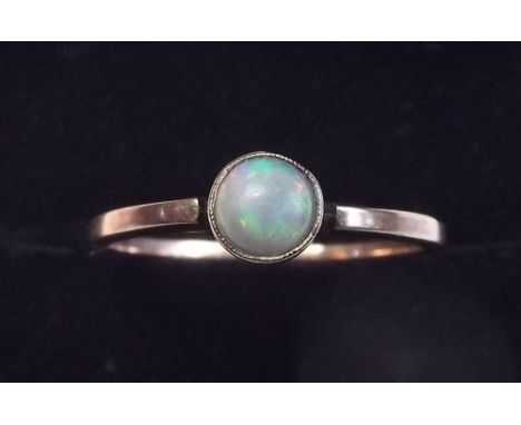 A 9 carat gold opal ring - size P