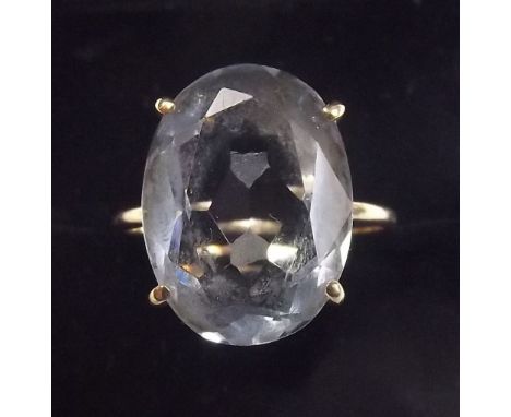 An 18 carat gold ring set aquamarine size K