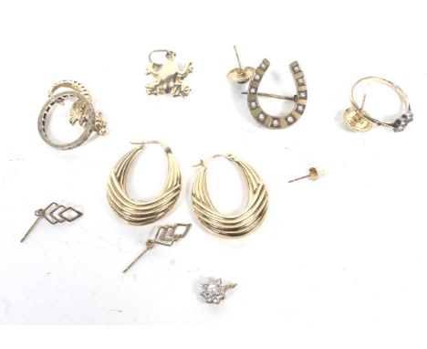 A small collection of 9ct gold and other jewellery including a pair of Italian fluted-hoop earrings. Birmingham Import conven